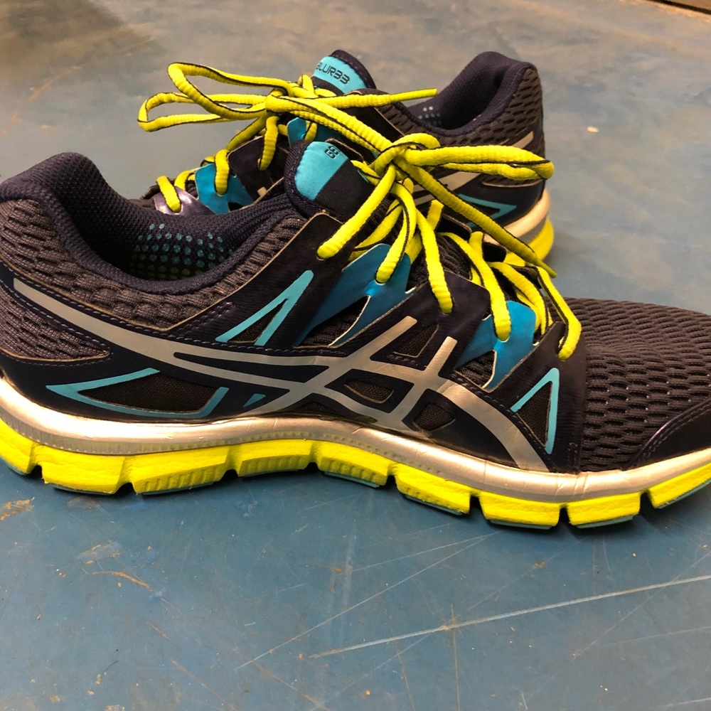 ASICS. Blue. Size 9 - Picture 5 of 5